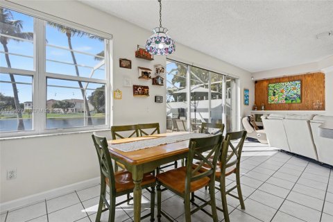 Купить виллу или дом в Пемброк-Пайнс, Флорида 4 спальни, 267.56м2, № 2007619 - фото 18