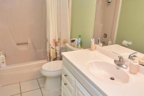 Condo in Stuart, Florida, 2 bedrooms № 2185202 - photo 22