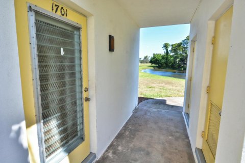 Condo in Stuart, Florida, 2 bedrooms  № 2185202