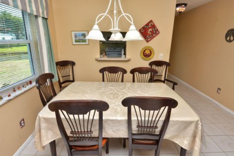 Condo in Stuart, Florida, 2 bedrooms № 2185202 - photo 11