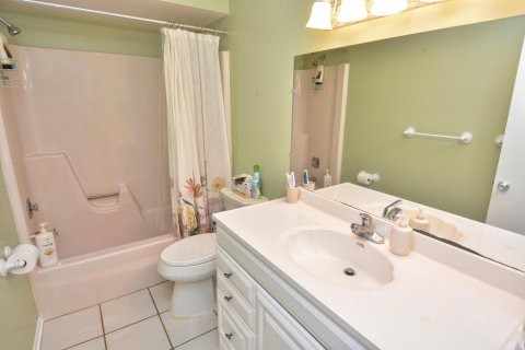 Condo in Stuart, Florida, 2 bedrooms № 2185202 - photo 21