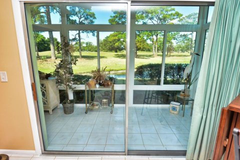 Condo in Stuart, Florida, 2 bedrooms № 2185202 - photo 16