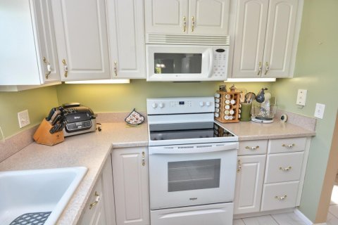Condo in Stuart, Florida, 2 bedrooms № 2185202 - photo 6