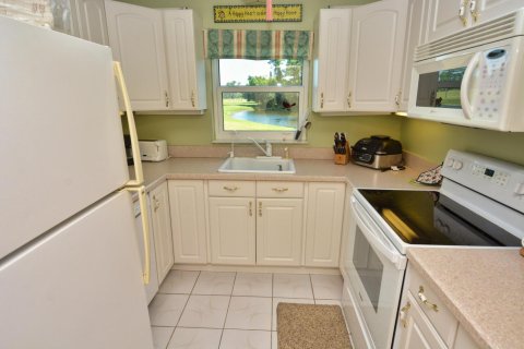 Condo in Stuart, Florida, 2 bedrooms № 2185202 - photo 4