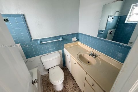 House in Miami, Florida 1 bedroom, 716.65 sq.m. № 2399666 - photo 6