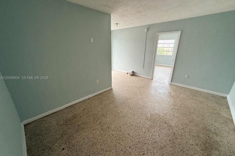 House in Miami, Florida 1 bedroom, 716.65 sq.m. № 2399666