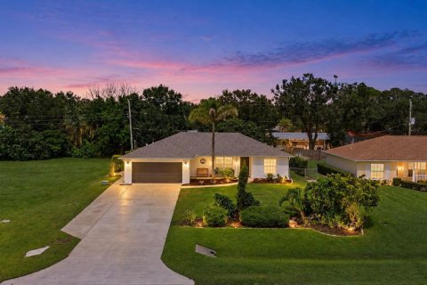 House in St. Lucie, Florida 3 bedrooms, 129.23 sq.m. № 2389919