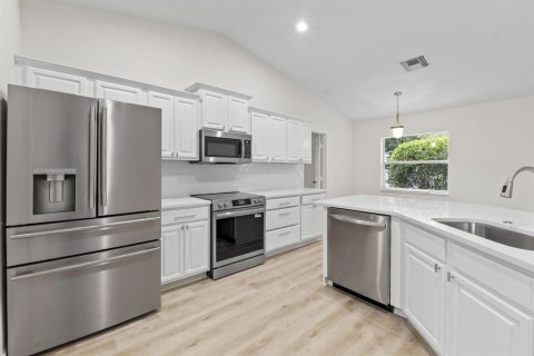 House in St. Lucie, Florida 3 bedrooms, 129.23 sq.m. № 2389919 - photo 8