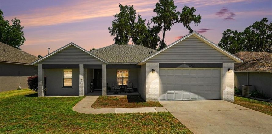 Villa ou maison à Seffner, Floride 3 chambres, 157 m2 № 2201300
