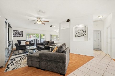 Villa ou maison à vendre à Seffner, Floride: 3 chambres, 157 m2 № 2201300 - photo 4