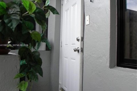 Copropriété à louer à Miami, Floride: 1 chambre, 49.7 m2 № 2029678 - photo 2