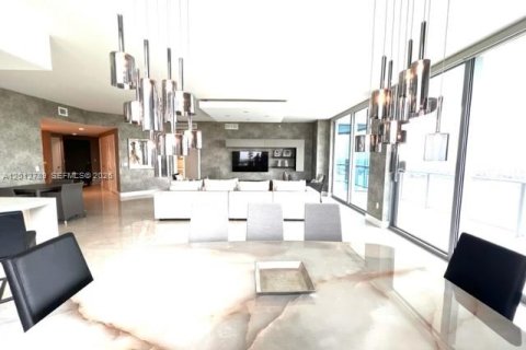 Copropriété à louer à North Miami Beach, Floride: 2 chambres, 181.9 m2 № 2171176 - photo 10