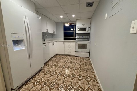 Copropriété à vendre à Hallandale Beach, Floride: 2 chambres, 111.48 m2 № 2023835 - photo 7