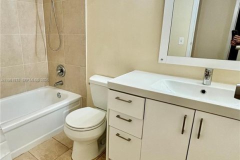 Copropriété à vendre à Hallandale Beach, Floride: 2 chambres, 111.48 m2 № 2023835 - photo 11