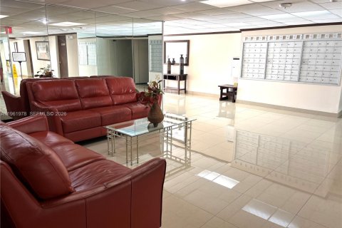Copropriété à vendre à Hallandale Beach, Floride: 2 chambres, 111.48 m2 № 2023835 - photo 28