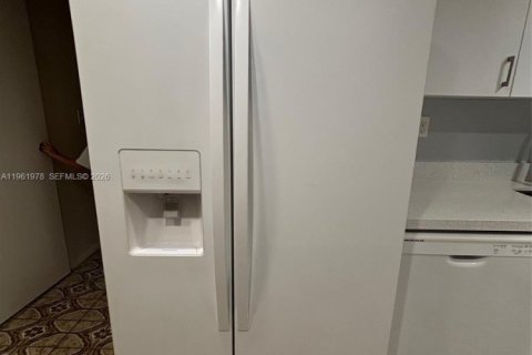 Copropriété à vendre à Hallandale Beach, Floride: 2 chambres, 111.48 m2 № 2023835 - photo 8