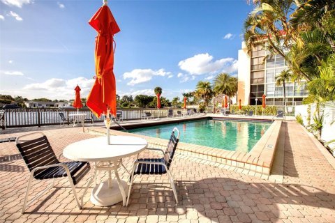 Condo à Hallandale Beach, Floride, 2 chambres  № 2023835