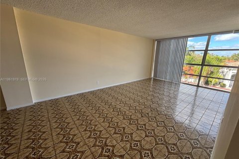 Copropriété à vendre à Hallandale Beach, Floride: 2 chambres, 111.48 m2 № 2023835 - photo 19
