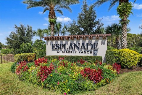 House in Odessa, Florida 3 bedrooms, 156.91 sq.m. № 2398289 - photo 2