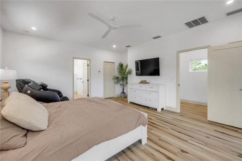 House in New Smyrna Beach, Florida 4 bedrooms, 302.58 sq.m. № 1876690 - photo 30