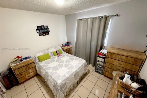 Casa en venta en Hialeah, Florida, 2 dormitorios, 83.52 m2 № 1738252 - foto 5