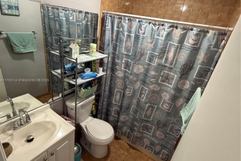 Casa en venta en Hialeah, Florida, 2 dormitorios, 83.52 m2 № 1738252 - foto 7