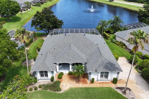 House in Ormond Beach, Florida 4 bedrooms, 244.61 sq.m. № 1274270 - photo 1