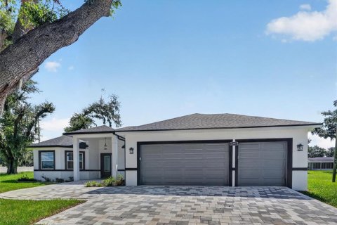 House in Plant City, Florida 4 bedrooms, 251.11 sq.m. № 2302561