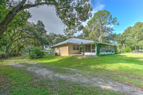 House in Plant City, Florida 3 bedrooms, 149.57 sq.m. № 2430671 - photo 6
