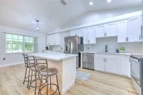 House in Plant City, Florida 3 bedrooms, 149.57 sq.m. № 2430671 - photo 17
