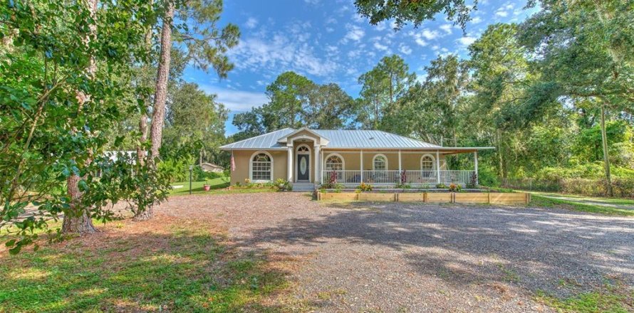 House in Plant City, Florida 3 bedrooms, 149.57 sq.m. № 2430671