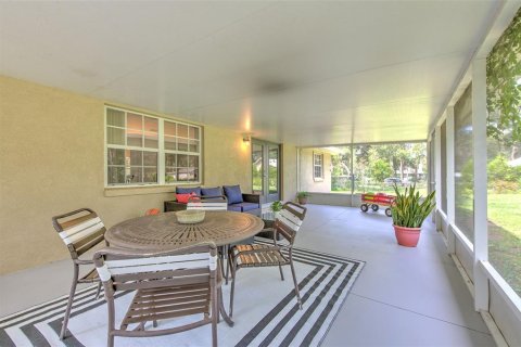 House in Plant City, Florida 3 bedrooms, 149.57 sq.m. № 2430671 - photo 4