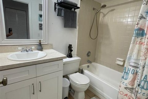 Casa en venta en Kissimmee, Florida, 2 dormitorios, 89.19 m2 № 1732790 - foto 12