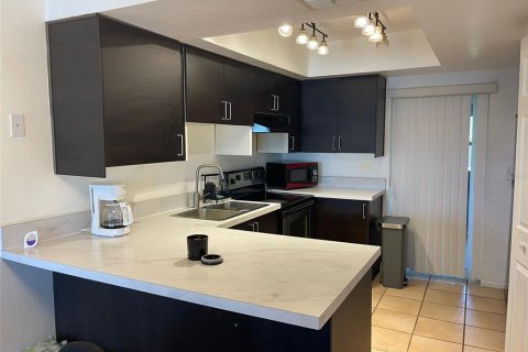 Casa en venta en Kissimmee, Florida, 2 dormitorios, 89.19 m2 № 1732790 - foto 9