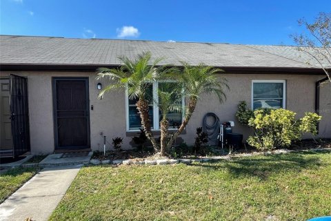 Casa en venta en Kissimmee, Florida, 2 dormitorios, 89.19 m2 № 1732790 - foto 1
