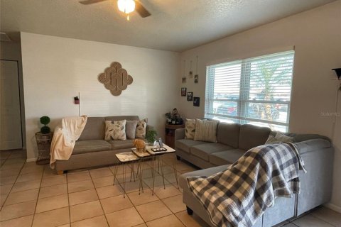 Casa en venta en Kissimmee, Florida, 2 dormitorios, 89.19 m2 № 1732790 - foto 3