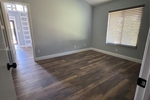 Casa en venta en Southwest Ranches, Florida, 4 dormitorios, 275.73 m2 № 2056263 - foto 7