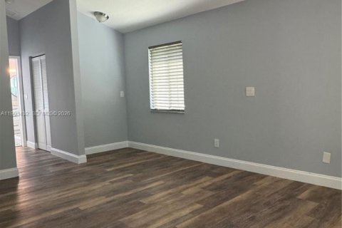 Casa en venta en Southwest Ranches, Florida, 4 dormitorios, 275.73 m2 № 2056263 - foto 4