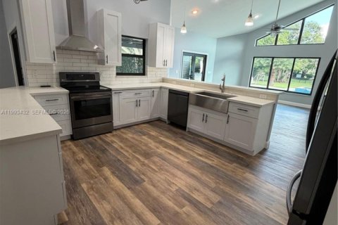 Casa en venta en Southwest Ranches, Florida, 4 dormitorios, 275.73 m2 № 2056263 - foto 22