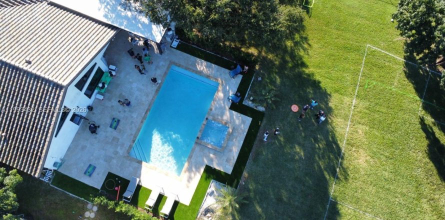 Casa en Southwest Ranches, Florida 4 dormitorios, 275.73 m2 № 2056263