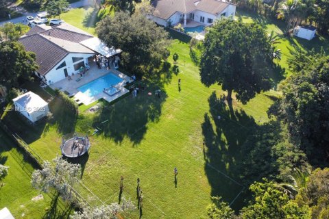 Casa en venta en Southwest Ranches, Florida, 4 dormitorios, 275.73 m2 № 2056263 - foto 2