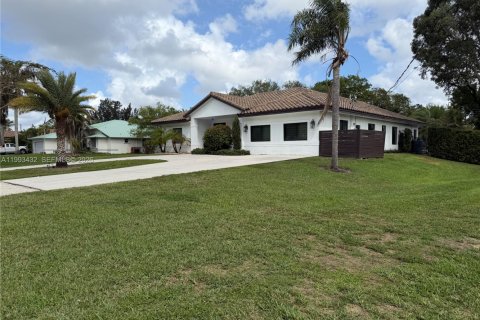 Casa en venta en Southwest Ranches, Florida, 4 dormitorios, 275.73 m2 № 2056263 - foto 18