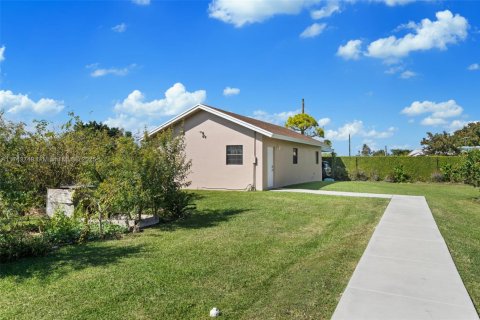 Villa ou maison à vendre à Miami, Floride: 4 chambres, 421.22 m2 № 1938427 - photo 28