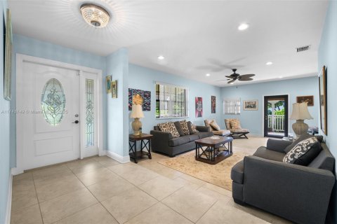 Casa en venta en Miami, Florida, 4 dormitorios, 421.22 m2 № 1938427 - foto 6