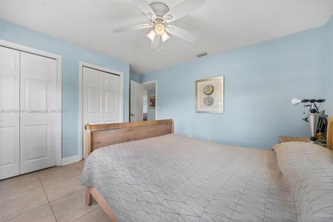 Casa en venta en Miami, Florida, 4 dormitorios, 421.22 m2 № 1938427 - foto 25