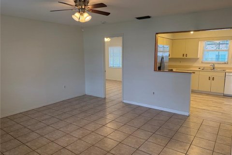 Villa ou maison à louer à Venice, Floride: 2 chambres, 94.57 m2 № 2391047 - photo 2