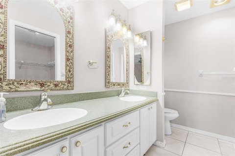 House in Cape Coral, Florida 3 bedrooms, 150.59 sq.m. № 2219725 - photo 13