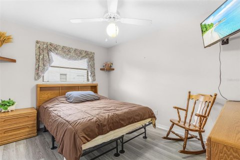 House in Cape Coral, Florida 3 bedrooms, 150.59 sq.m. № 2219725 - photo 14
