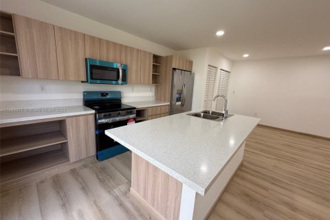 Townhouse in Florida City, Florida 4 bedrooms, 124.02 sq.m. № 1945205 - photo 20