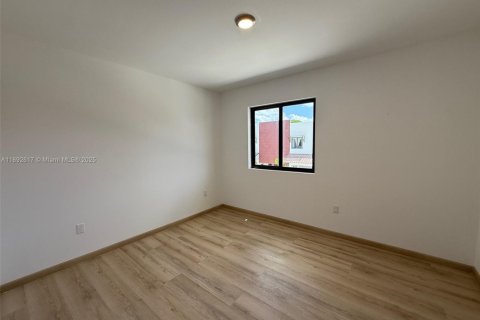 Townhouse in Florida City, Florida 4 bedrooms, 124.02 sq.m. № 1945205 - photo 11